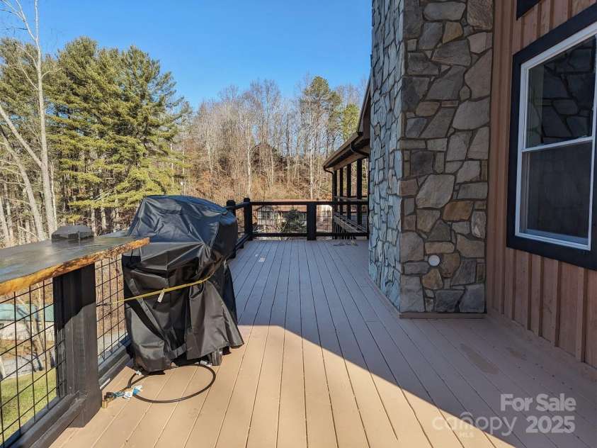 600 Pinewood Drive, Waynesville, NC 28786.  MLS# CAR4216551, YatesRealty ID 14852. 