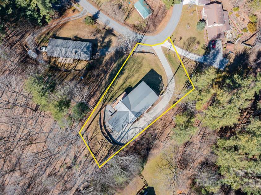 600 Pinewood Drive, Waynesville, NC 28786.  MLS# CAR4216551, YatesRealty ID 14852. 