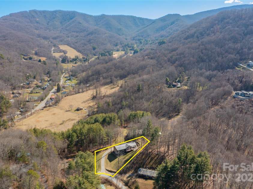 600 Pinewood Drive, Waynesville, NC 28786.  MLS# CAR4216551, YatesRealty ID 14852. 