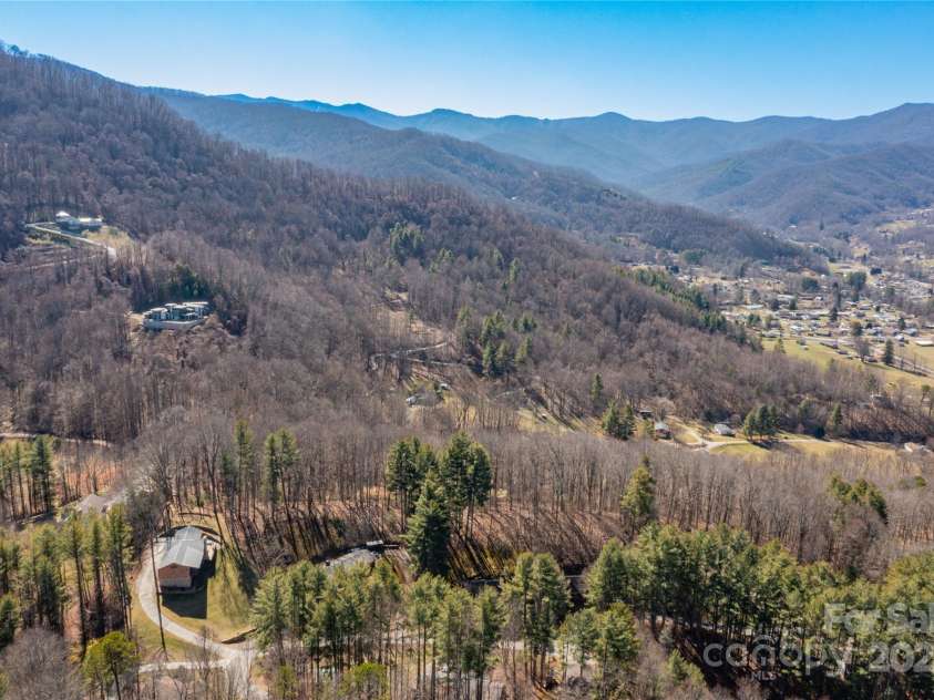 600 Pinewood Drive, Waynesville, NC 28786.  MLS# CAR4216551, YatesRealty ID 14852. 