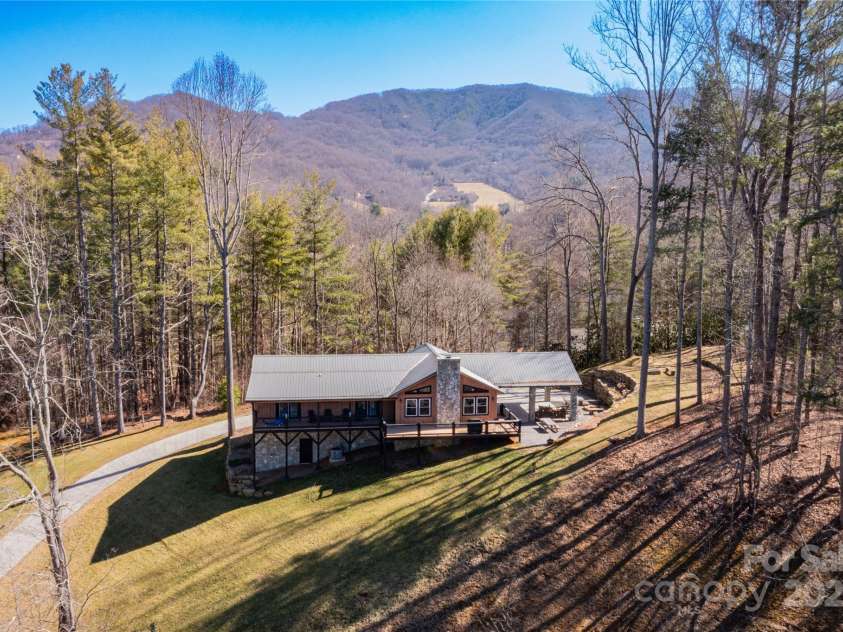 600 Pinewood Drive, Waynesville, NC 28786.  MLS# CAR4216551, YatesRealty ID 14852. 