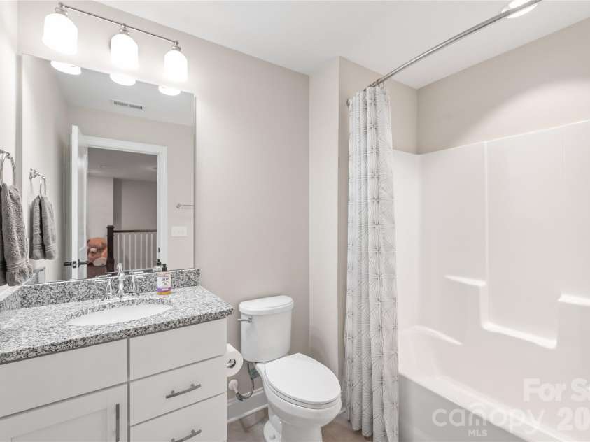 4307 Island Fox Lane, Denver, NC 28037.  MLS# CAR4343092, YatesRealty ID 14853. 