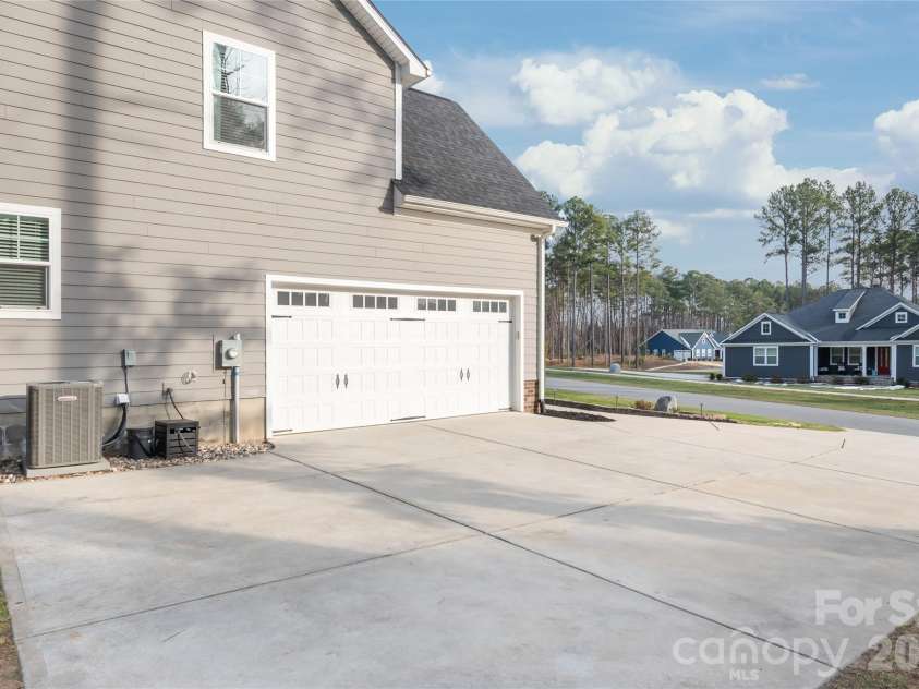 4307 Island Fox Lane, Denver, NC 28037.  MLS# CAR4343092, YatesRealty ID 14853. 