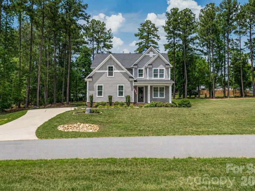 4307 Island Fox Lane, Denver, NC 28037.  MLS# CAR4343092, YatesRealty ID 14853. 