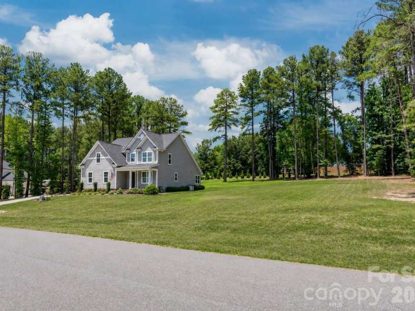 4307 Island Fox Lane, Denver, NC 28037.  MLS# CAR4343092, YatesRealty ID 14853. 