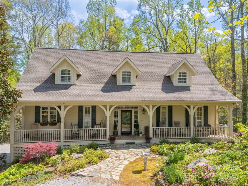 470 Henderson Street, Saluda, NC 28773.  MLS# CAR4251310, YatesRealty ID 14854. 