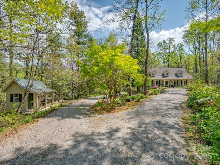 470 Henderson Street, Saluda, NC 28773.  MLS# CAR4251310, YatesRealty ID 14854. 