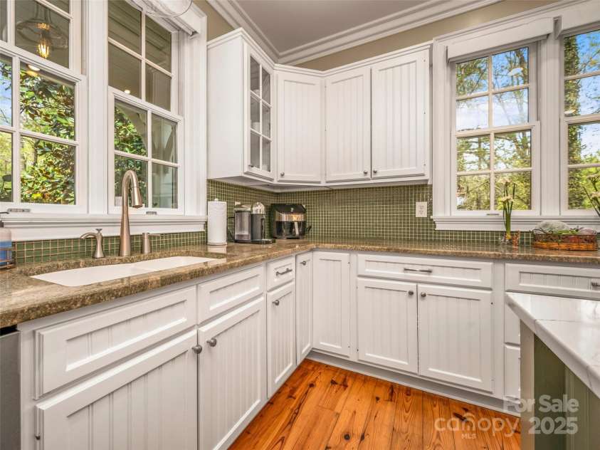 470 Henderson Street, Saluda, NC 28773.  MLS# CAR4251310, YatesRealty ID 14854. 