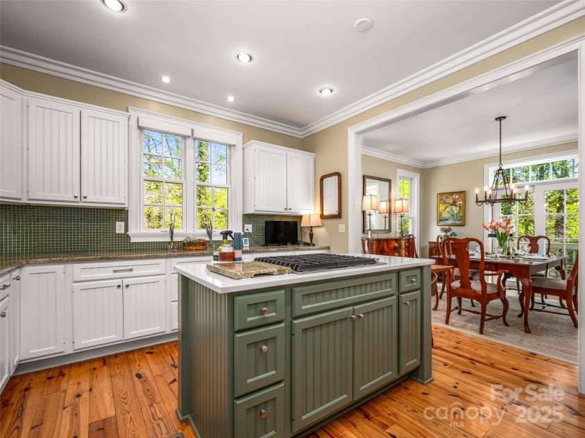 470 Henderson Street, Saluda, NC 28773.  MLS# CAR4251310, YatesRealty ID 14854. 