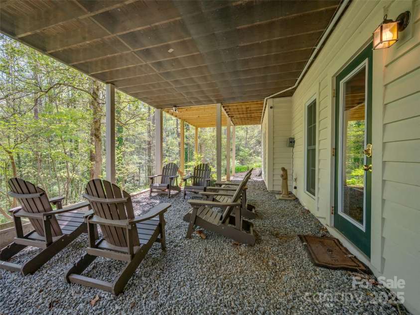 470 Henderson Street, Saluda, NC 28773.  MLS# CAR4251310, YatesRealty ID 14854. 