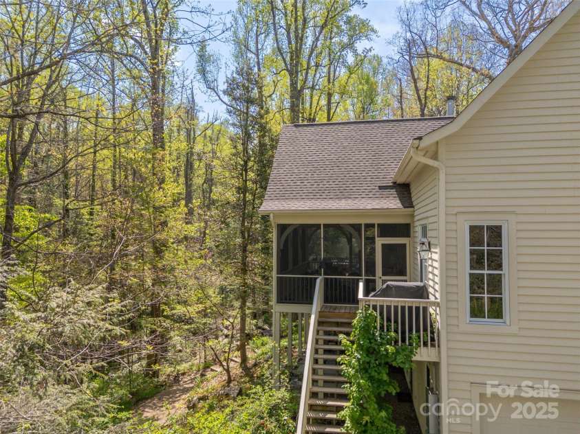 470 Henderson Street, Saluda, NC 28773.  MLS# CAR4251310, YatesRealty ID 14854. 