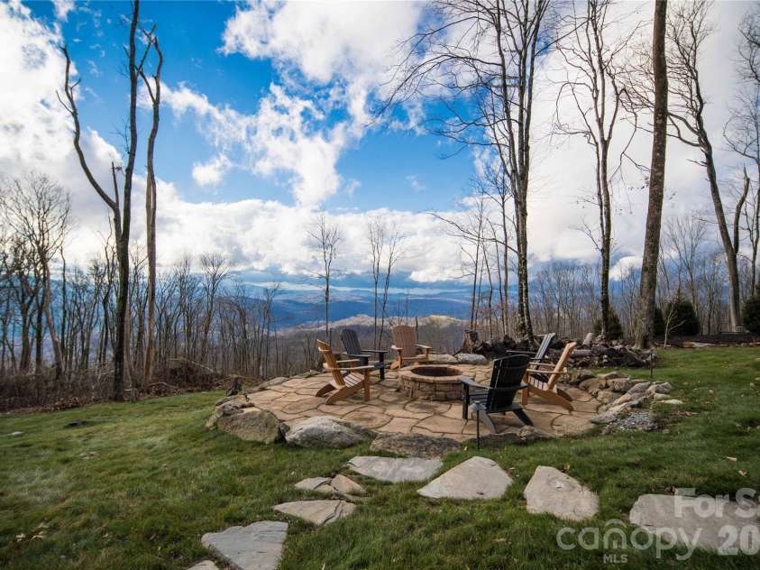 72 Golden Eagle Trail, Banner Elk, NC 28622.  MLS# CAR4367193, YatesRealty ID 14854. 