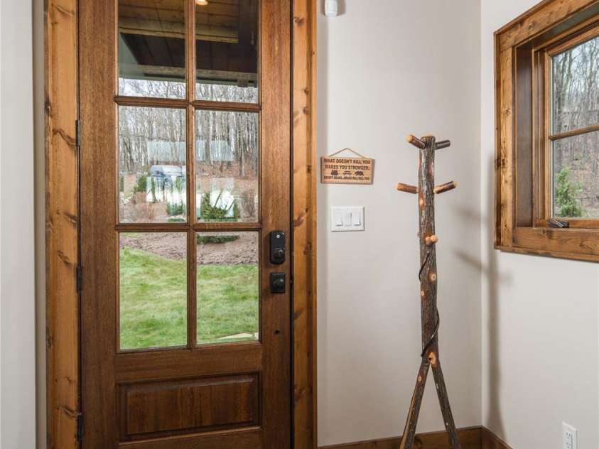 72 Golden Eagle Trail, Banner Elk, NC 28622.  MLS# CAR4367193, YatesRealty ID 14854. 