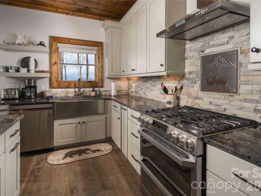 72 Golden Eagle Trail, Banner Elk, NC 28622.  MLS# CAR4367193, YatesRealty ID 14854. 