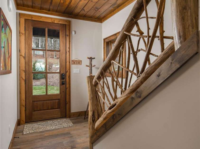 72 Golden Eagle Trail, Banner Elk, NC 28622.  MLS# CAR4367193, YatesRealty ID 14854. 