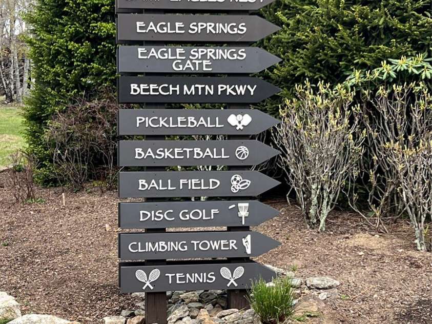 72 Golden Eagle Trail, Banner Elk, NC 28622.  MLS# CAR4367193, YatesRealty ID 14854. So much to choose from!