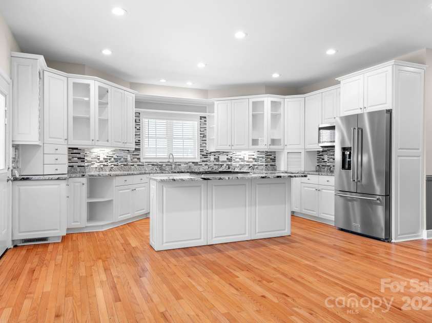 126 Emerald Drive, Mooresville, NC 28117.  MLS# CAR4224232, YatesRealty ID 14855. A kitchen that is ready to serve