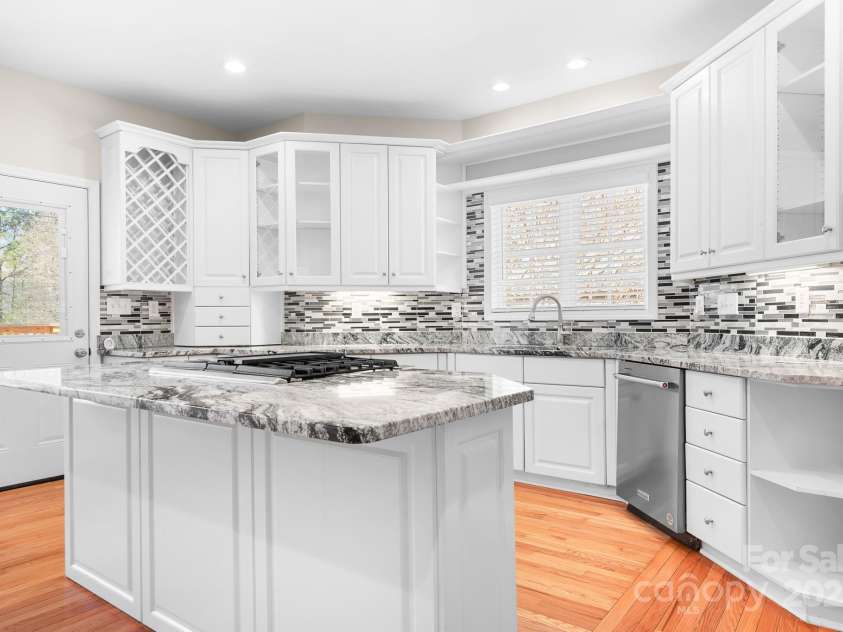 126 Emerald Drive, Mooresville, NC 28117.  MLS# CAR4224232, YatesRealty ID 14855. Another view of the Kitchen Island