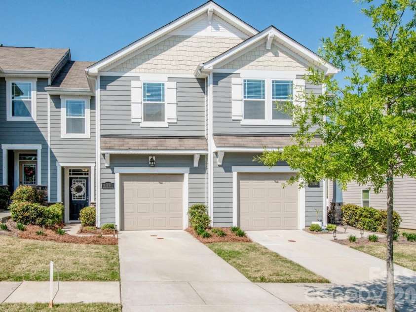 18036 Pear Hawthorne Drive, Huntersville, NC 28078.  MLS# CAR4371309, YatesRealty ID 14855. 