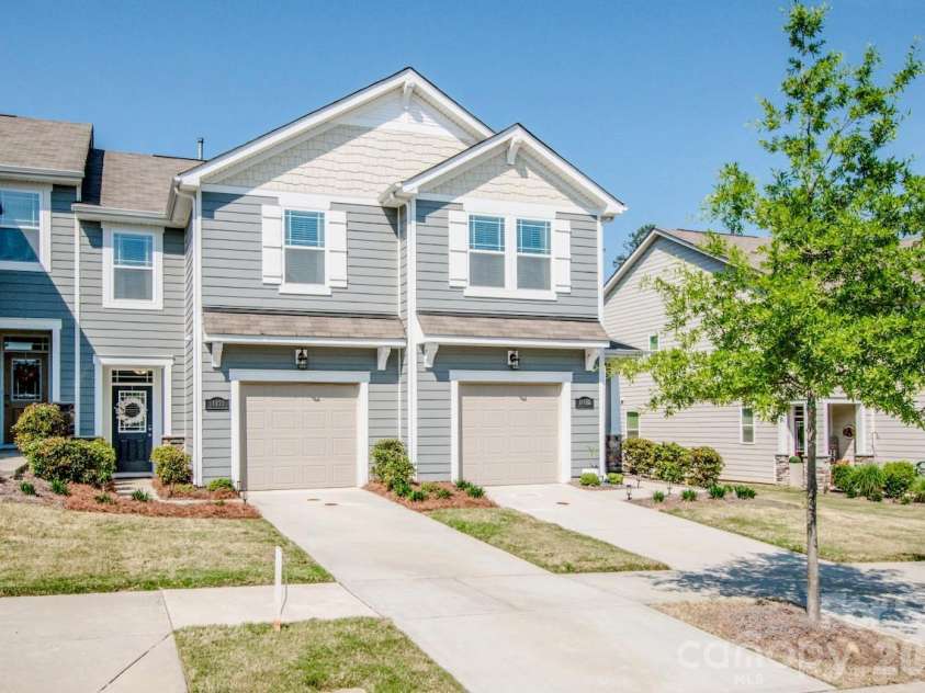 18036 Pear Hawthorne Drive, Huntersville, NC 28078.  MLS# CAR4371309, YatesRealty ID 14855. 