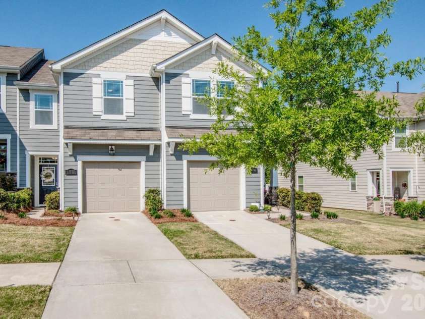 18036 Pear Hawthorne Drive, Huntersville, NC 28078.  MLS# CAR4371309, YatesRealty ID 14855. 