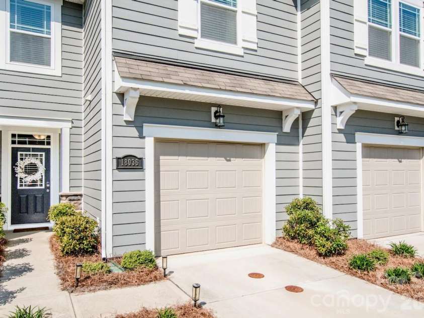 18036 Pear Hawthorne Drive, Huntersville, NC 28078.  MLS# CAR4371309, YatesRealty ID 14855. 