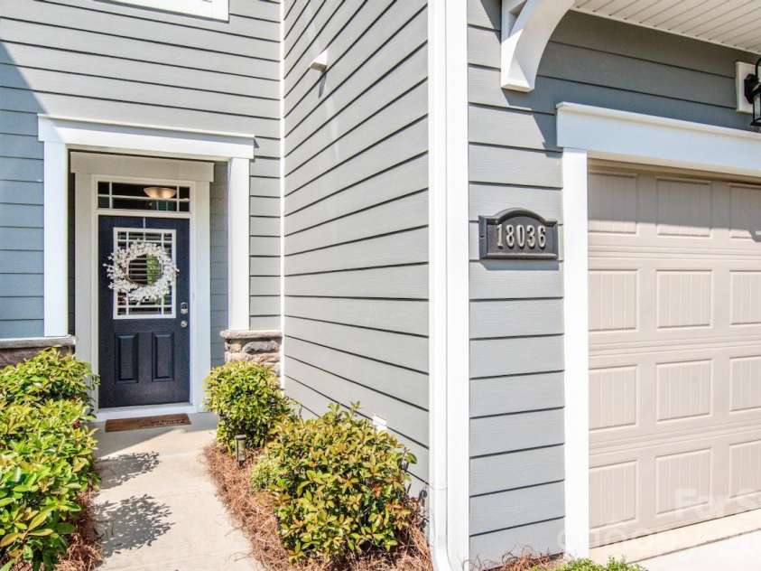 18036 Pear Hawthorne Drive, Huntersville, NC 28078.  MLS# CAR4371309, YatesRealty ID 14855. 