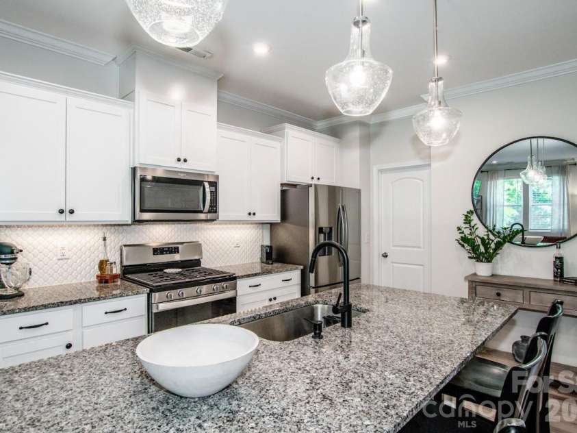 18036 Pear Hawthorne Drive, Huntersville, NC 28078.  MLS# CAR4371309, YatesRealty ID 14855. 