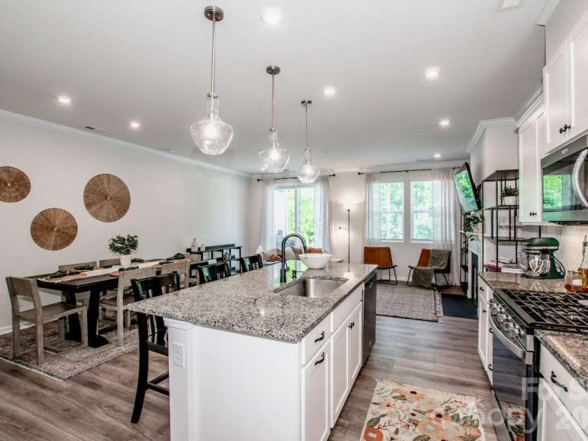 18036 Pear Hawthorne Drive, Huntersville, NC 28078.  MLS# CAR4371309, YatesRealty ID 14855. 