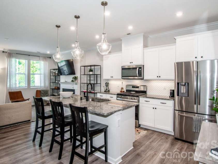 18036 Pear Hawthorne Drive, Huntersville, NC 28078.  MLS# CAR4371309, YatesRealty ID 14855. 
