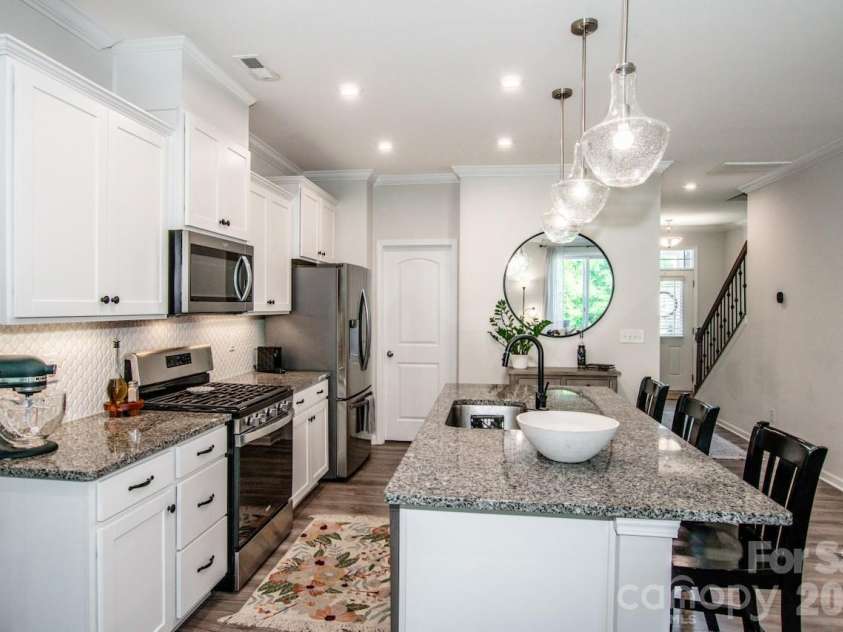 18036 Pear Hawthorne Drive, Huntersville, NC 28078.  MLS# CAR4371309, YatesRealty ID 14855. 