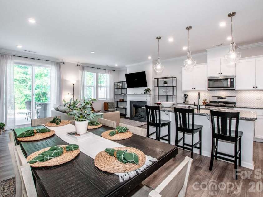 18036 Pear Hawthorne Drive, Huntersville, NC 28078.  MLS# CAR4371309, YatesRealty ID 14855. 