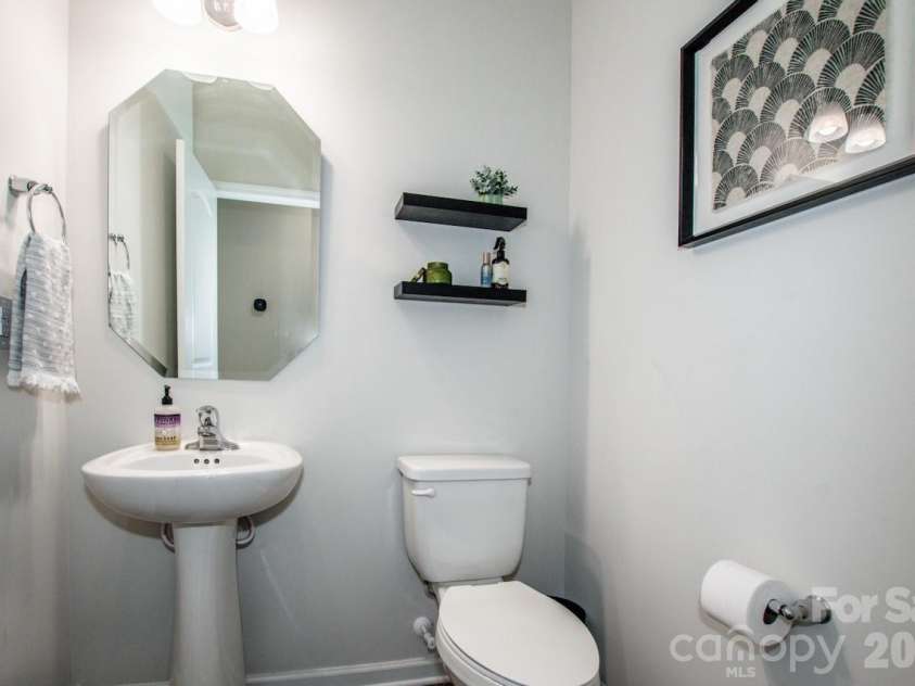 18036 Pear Hawthorne Drive, Huntersville, NC 28078.  MLS# CAR4371309, YatesRealty ID 14855. 