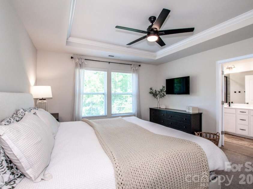 18036 Pear Hawthorne Drive, Huntersville, NC 28078.  MLS# CAR4371309, YatesRealty ID 14855. 