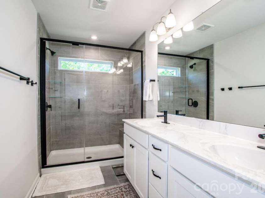 18036 Pear Hawthorne Drive, Huntersville, NC 28078.  MLS# CAR4371309, YatesRealty ID 14855. 