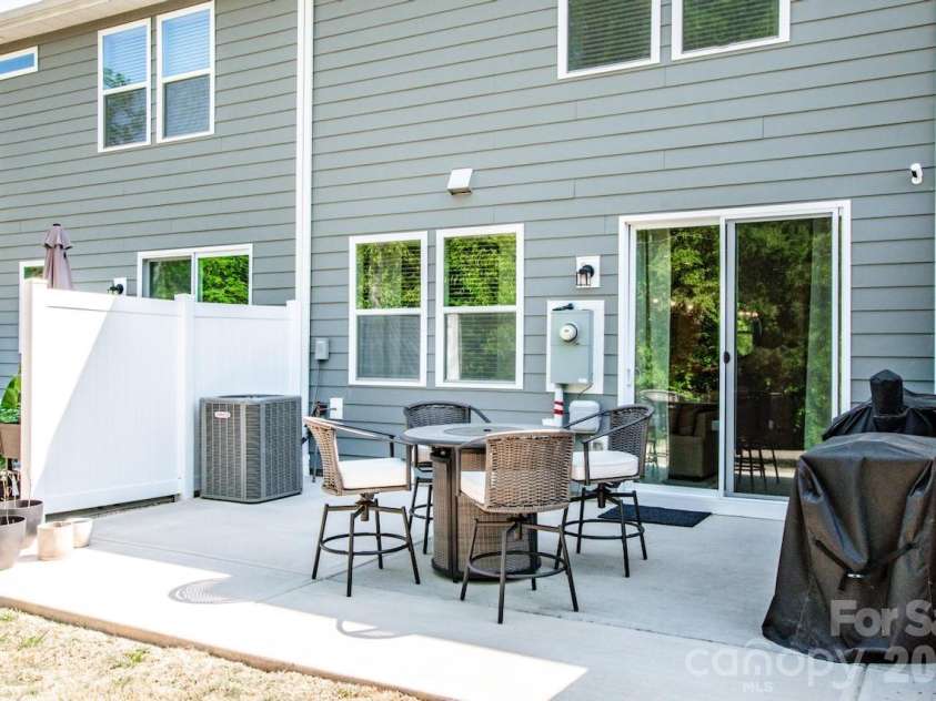 18036 Pear Hawthorne Drive, Huntersville, NC 28078.  MLS# CAR4371309, YatesRealty ID 14855. 