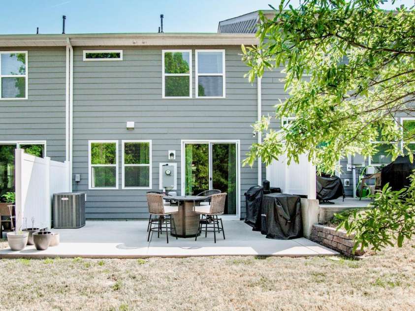 18036 Pear Hawthorne Drive, Huntersville, NC 28078.  MLS# CAR4371309, YatesRealty ID 14855. 