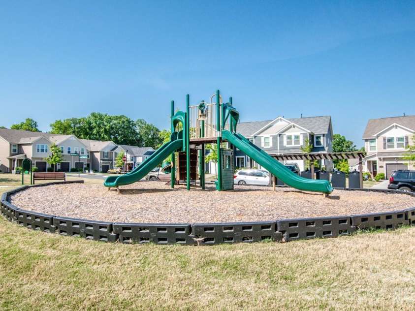 18036 Pear Hawthorne Drive, Huntersville, NC 28078.  MLS# CAR4371309, YatesRealty ID 14855. 