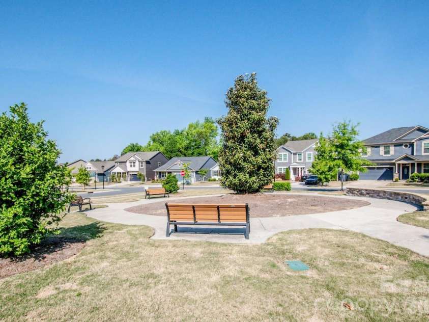 18036 Pear Hawthorne Drive, Huntersville, NC 28078.  MLS# CAR4371309, YatesRealty ID 14855. 