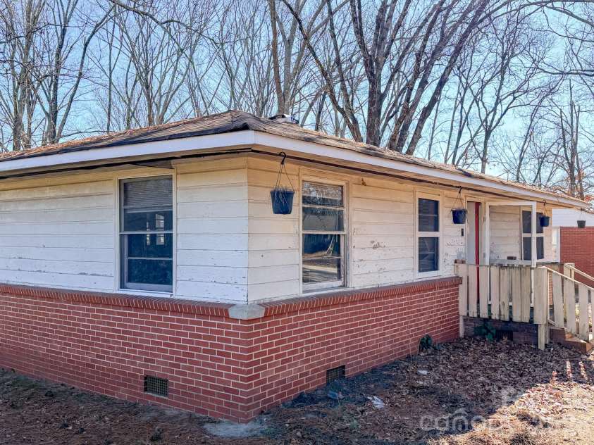 1035 Stonewall Avenue, Rock Hill, SC 29730.  MLS# CAR4337801, YatesRealty ID 14856. 