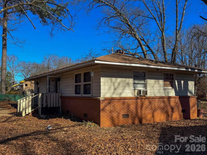 1035 Stonewall Avenue, Rock Hill, SC 29730.  MLS# CAR4337801, YatesRealty ID 14856. 