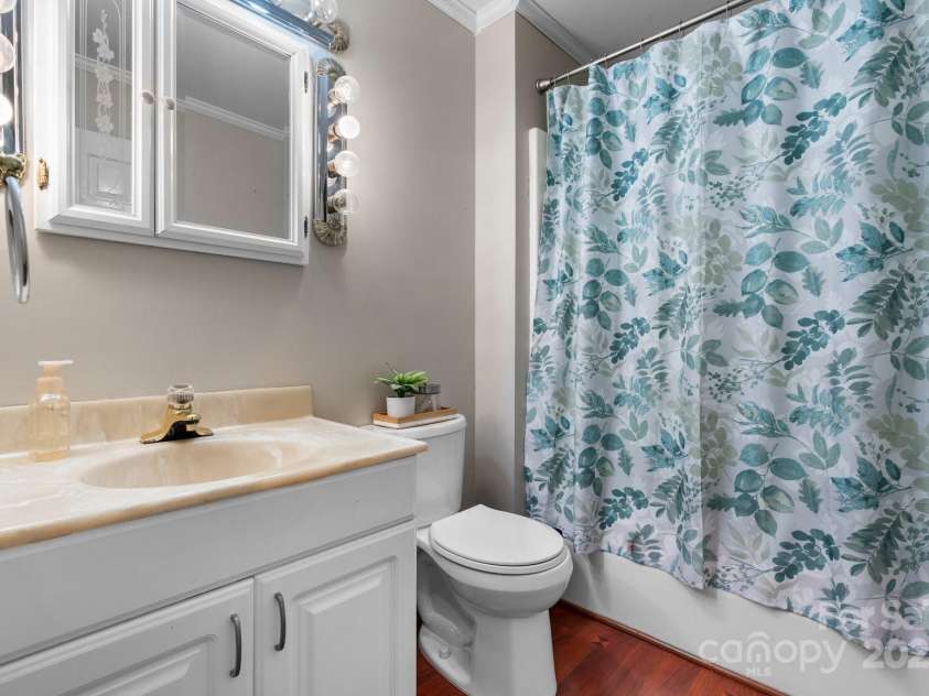 1330 5th Street, Hickory, NC 28601.  MLS# CAR4268125, YatesRealty ID 14859. 