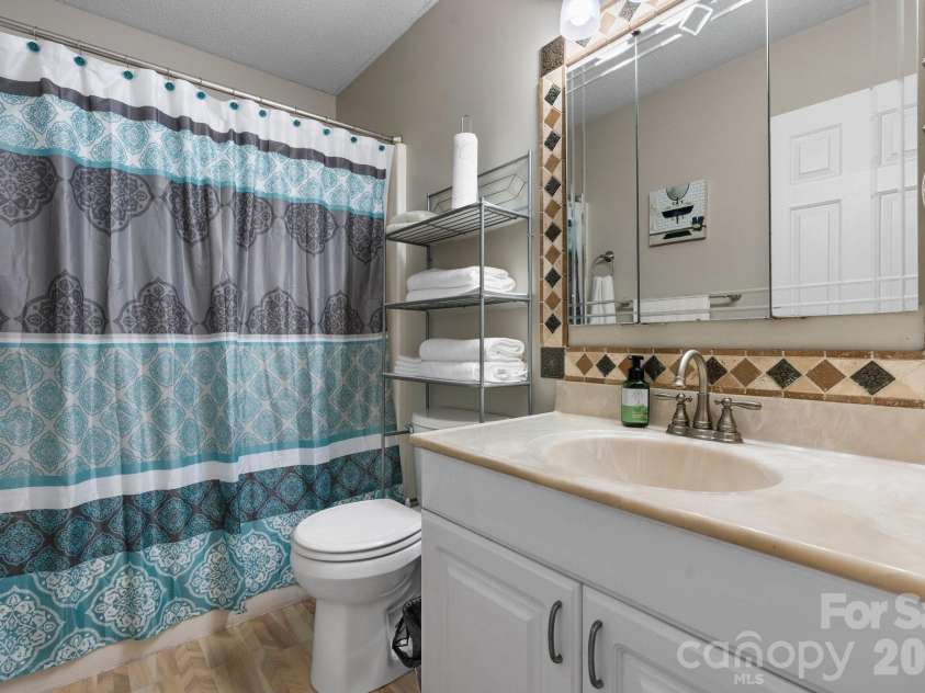 1330 5th Street, Hickory, NC 28601.  MLS# CAR4268125, YatesRealty ID 14859. 