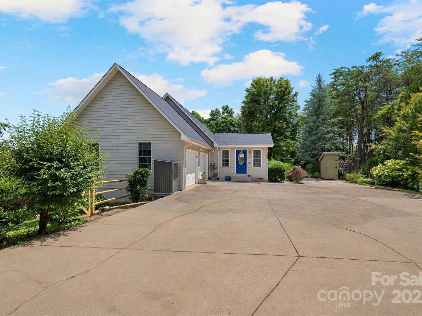 15 Willow Knolls Drive, Weaverville, NC 28787.  MLS# CAR4281968, YatesRealty ID 1486. 