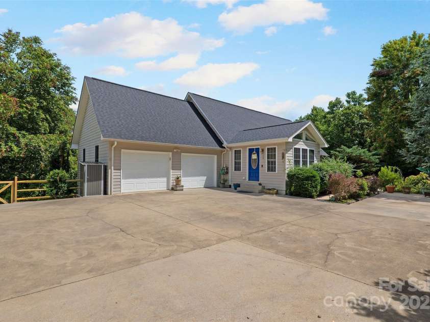 15 Willow Knolls Drive, Weaverville, NC 28787.  MLS# CAR4281968, YatesRealty ID 1486. 