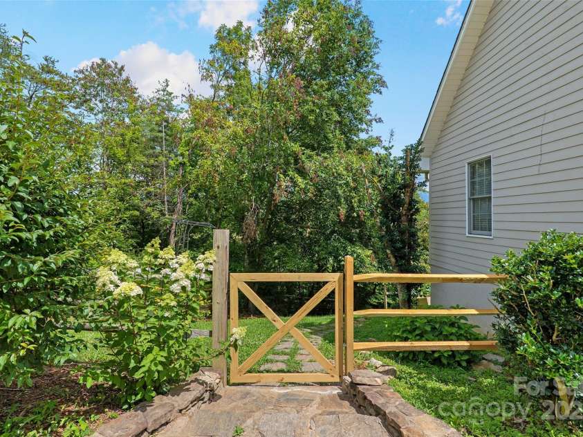 15 Willow Knolls Drive, Weaverville, NC 28787.  MLS# CAR4281968, YatesRealty ID 1486. 