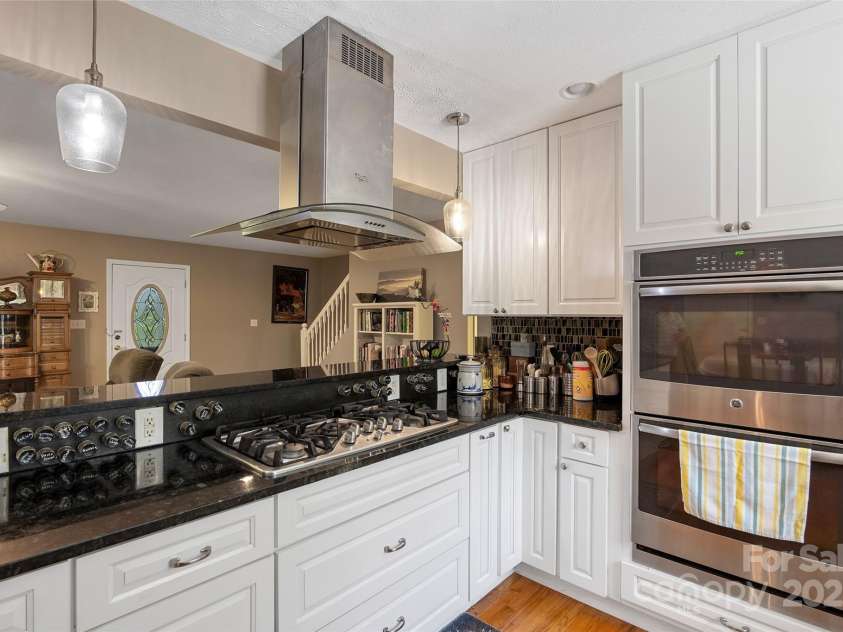 15 Willow Knolls Drive, Weaverville, NC 28787.  MLS# CAR4281968, YatesRealty ID 1486. 