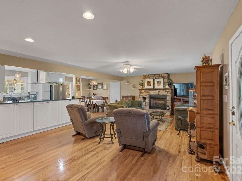 15 Willow Knolls Drive, Weaverville, NC 28787.  MLS# CAR4281968, YatesRealty ID 1486. 