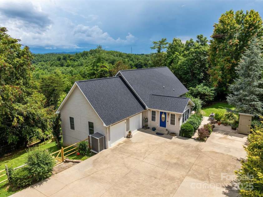 15 Willow Knolls Drive, Weaverville, NC 28787.  MLS# CAR4281968, YatesRealty ID 1486. 