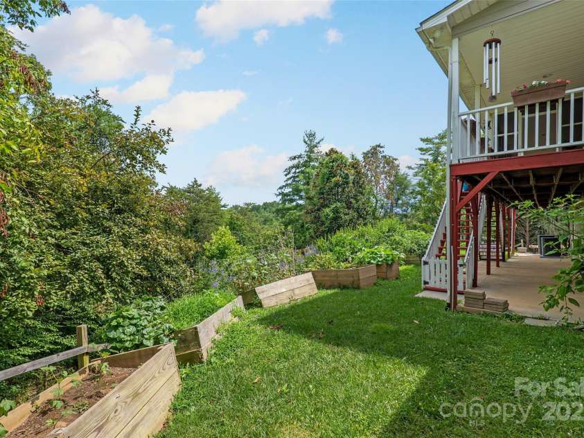 15 Willow Knolls Drive, Weaverville, NC 28787.  MLS# CAR4281968, YatesRealty ID 1486. 